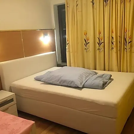 Adler Hotel *